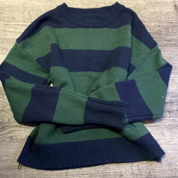 blue and green sweater - Picture 4 of 4